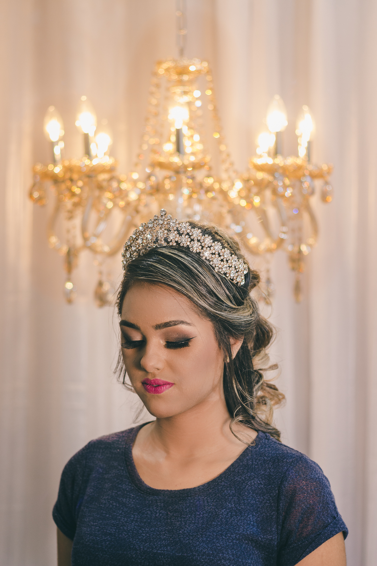 making of debutante 15 anos no Instituto Profissionalizante Erika Nogueira | maquiagem makeup make delineado batom | fotografo em Guaruja Ton Prans Fotografia