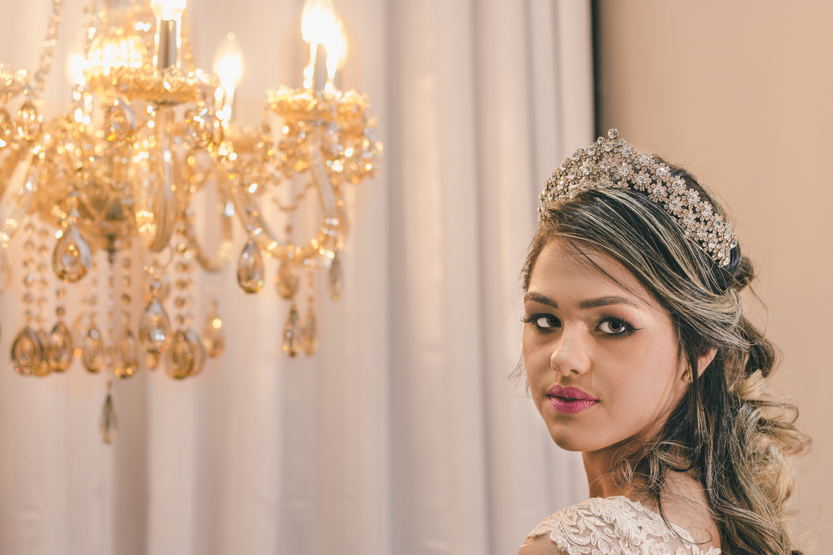 making of debutante 15 anos no Instituto Profissionalizante Erika Nogueira | maquiagem makeup make delineado batom | fotografo em Guaruja Ton Prans Fotografia