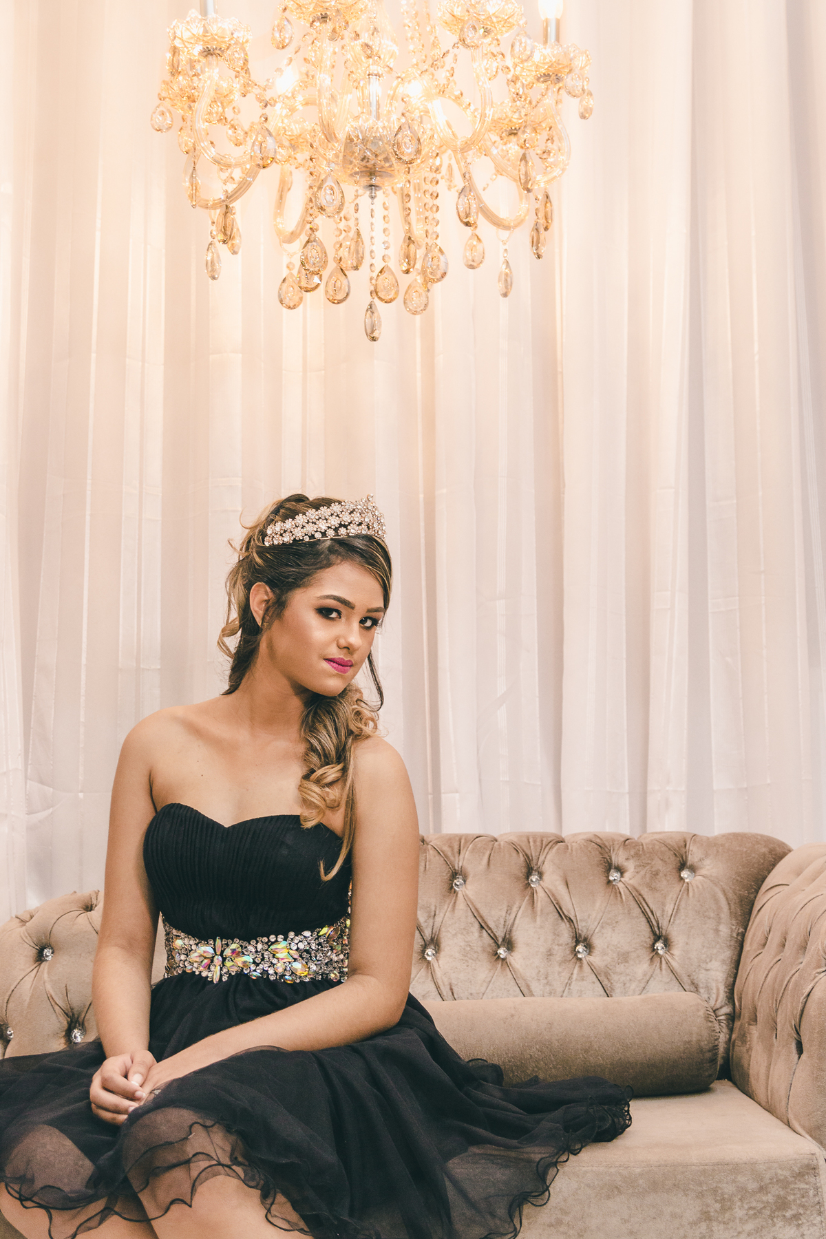 making of debutante 15 anos no Instituto Profissionalizante Erika Nogueira | maquiagem makeup make delineado batom | fotografo em Guaruja Ton Prans Fotografia