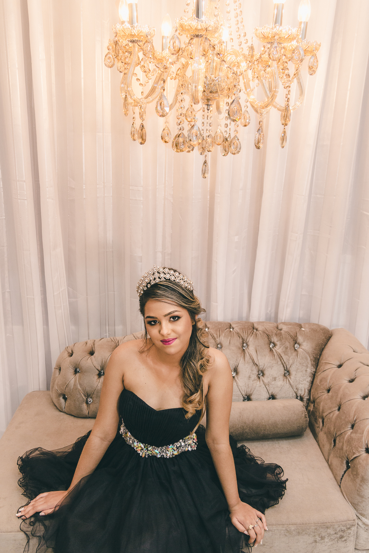 making of debutante 15 anos no Instituto Profissionalizante Erika Nogueira | maquiagem makeup make delineado batom | fotografo em Guaruja Ton Prans Fotografia