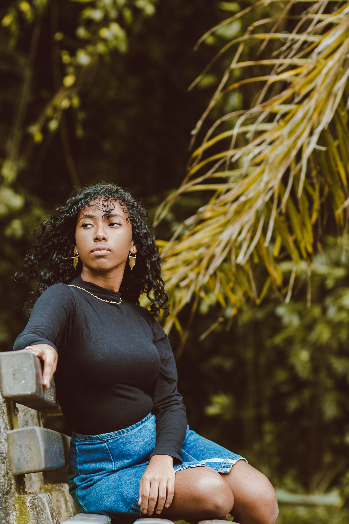 ensaio fotografico book debutante 15 anos no Jardim Botânico em Santos | inspiracao ideias criatividade poses modelo cabelo cacheado | fotografo em Guaruja Ton Prans Fotografia