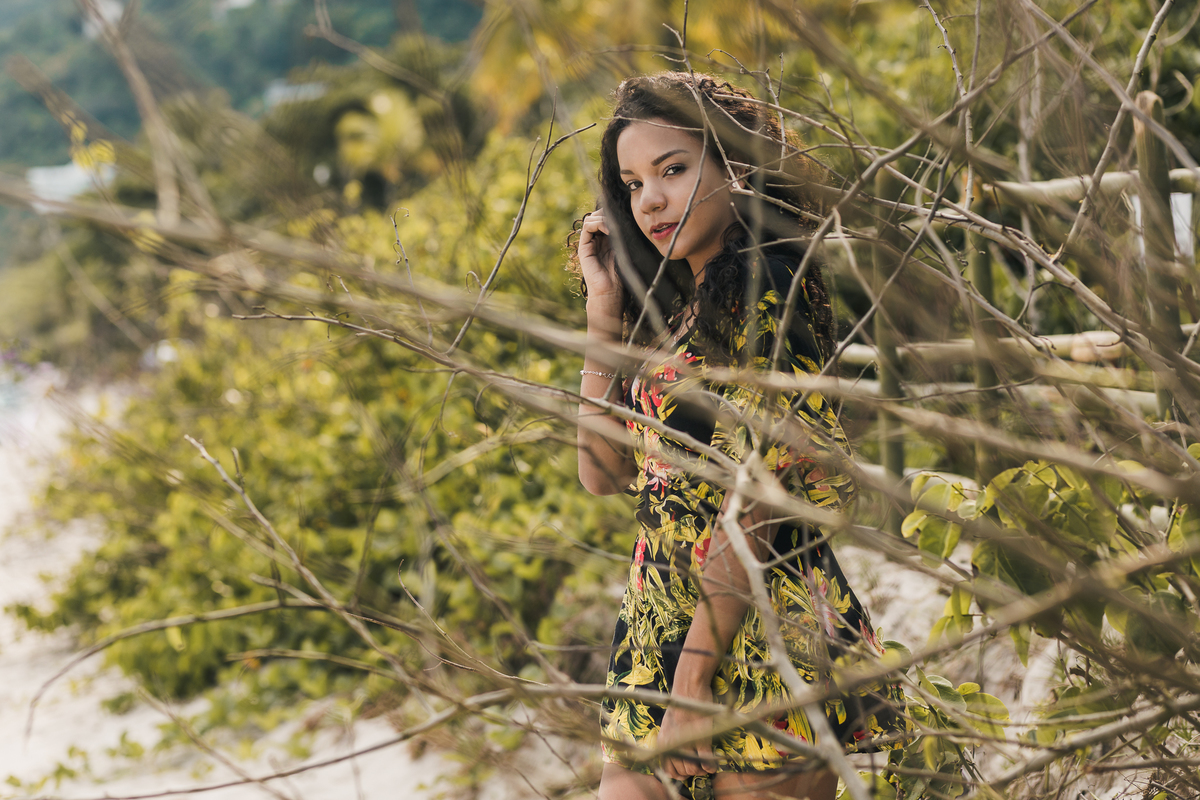 ensaio fotografico book debutante 15 anos na praia de Sao Pedro e Conchas | inspiracao ideias criatividade poses modelo | fotografo em Guaruja Ton Prans Fotografia