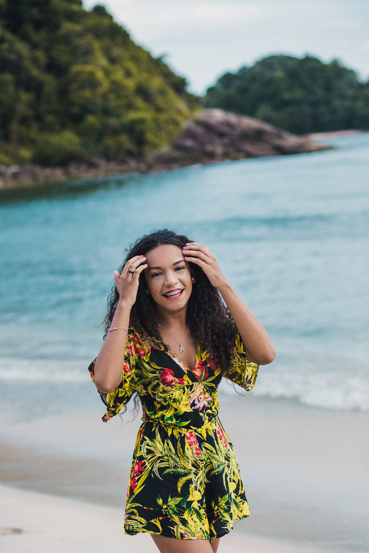 ensaio fotografico book debutante 15 anos na praia de Sao Pedro e Conchas | inspiracao ideias criatividade poses modelo | fotografo em Guaruja Ton Prans Fotografia