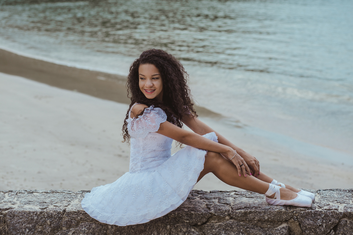 ensaio fotografico book debutante 15 anos na praia de Sao Pedro e Conchas | inspiracao ideias criatividade poses modelo bale ballet danca | fotografo em Guaruja Ton Prans Fotografia