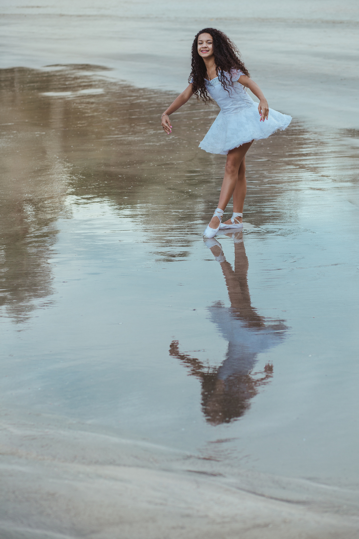 ensaio fotografico book debutante 15 anos na praia de Sao Pedro e Conchas | inspiracao ideias criatividade poses modelo bale ballet danca | fotografo em Guaruja Ton Prans Fotografia