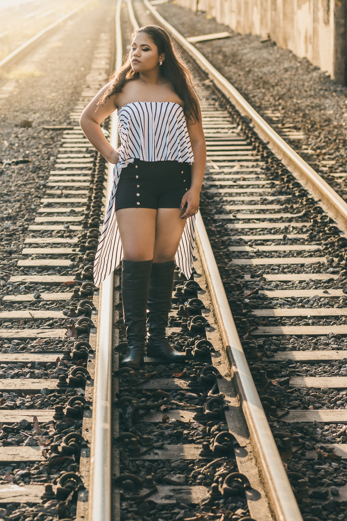 ensaio fotografico book debutante 15 anos no centro historico de Santos | inspiracao ideias criatividade poses modelo | fotografo em Guaruja Ton Prans Fotografia