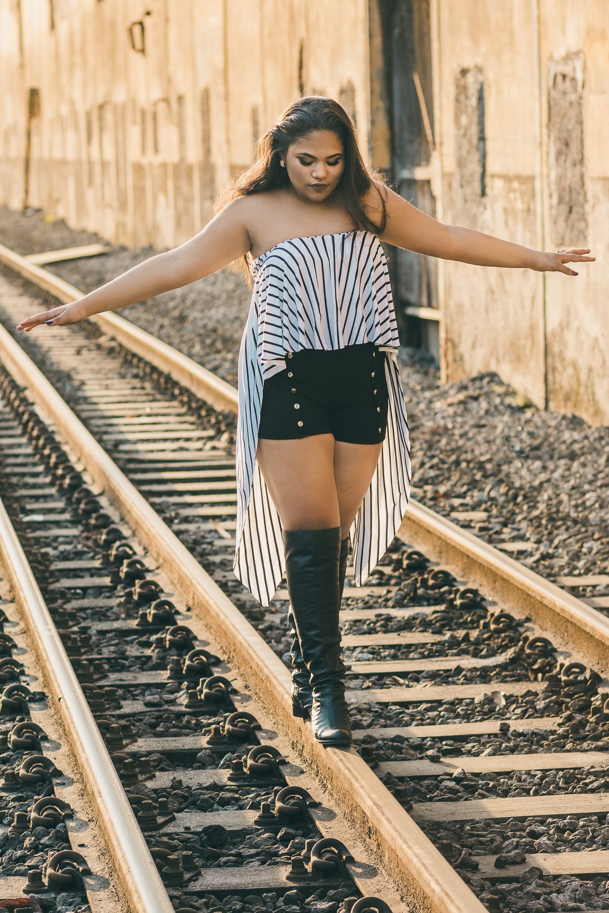 ensaio fotografico book debutante 15 anos no centro historico de Santos | inspiracao ideias criatividade poses modelo | fotografo em Guaruja Ton Prans Fotografia