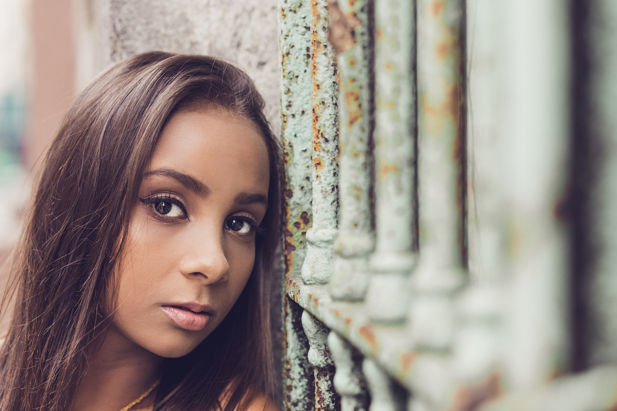 ensaio fotografico book debutante 15 anos no centro de Santos, Bonde, Museu do Pele e Bolsa do Cafe | inspiracao ideias criatividade poses modelo | fotografo em Guaruja Ton Prans Fotografia