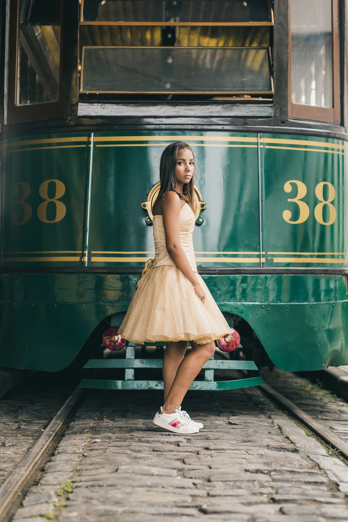 Ton Prans Fotografia | Ensaio debutante 15 anos da Fernanda no centro de Santos, Bonde Turístico, Museu do Pelé e Bolsa do Café