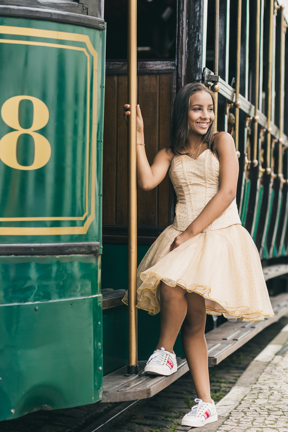 Ton Prans Fotografia | Ensaio debutante 15 anos da Fernanda no centro de Santos, Bonde Turístico, Museu do Pelé e Bolsa do Café