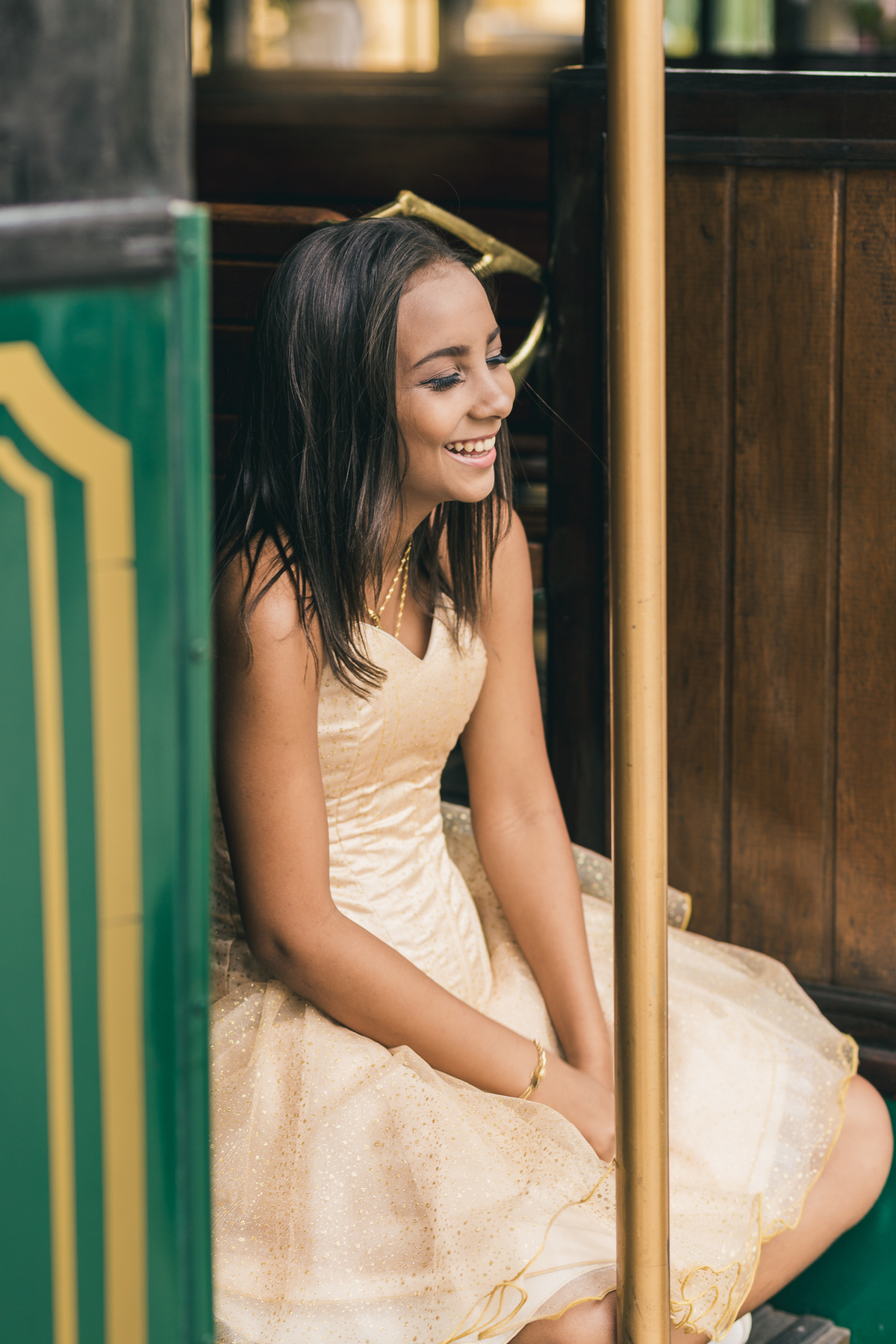 Ton Prans Fotografia | Ensaio debutante 15 anos da Fernanda no centro de Santos, Bonde Turístico, Museu do Pelé e Bolsa do Café