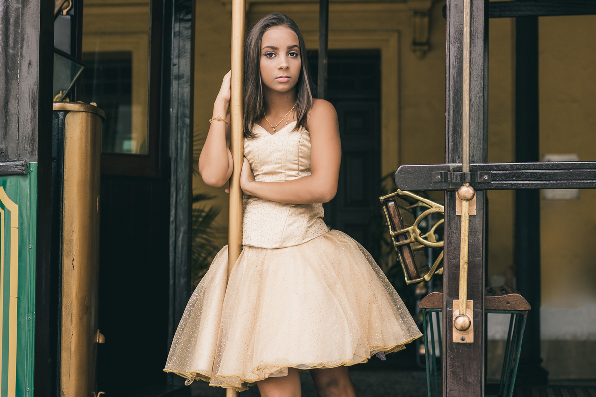 Ton Prans Fotografia | Ensaio debutante 15 anos da Fernanda no centro de Santos, Bonde Turístico, Museu do Pelé e Bolsa do Café