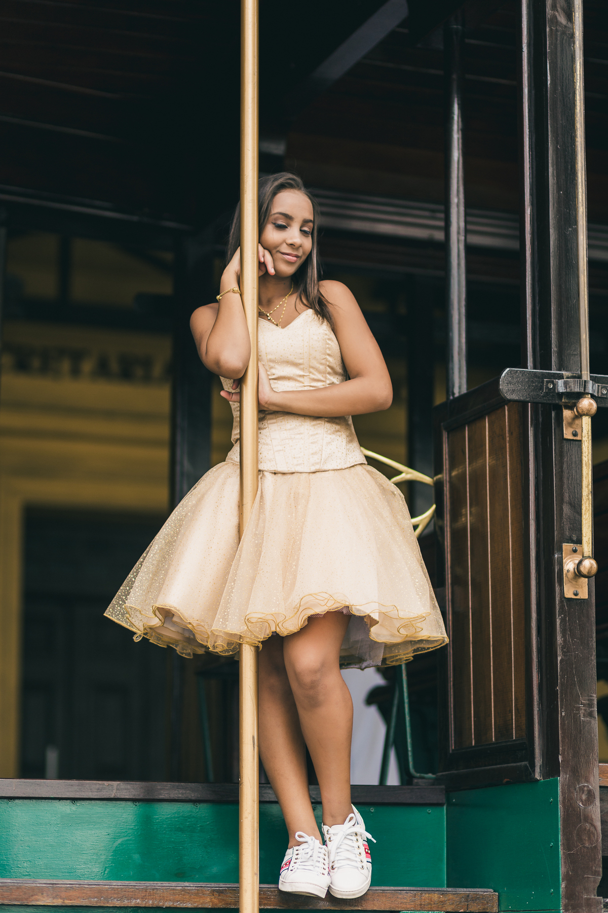 Ton Prans Fotografia | Ensaio debutante 15 anos da Fernanda no centro de Santos, Bonde Turístico, Museu do Pelé e Bolsa do Café