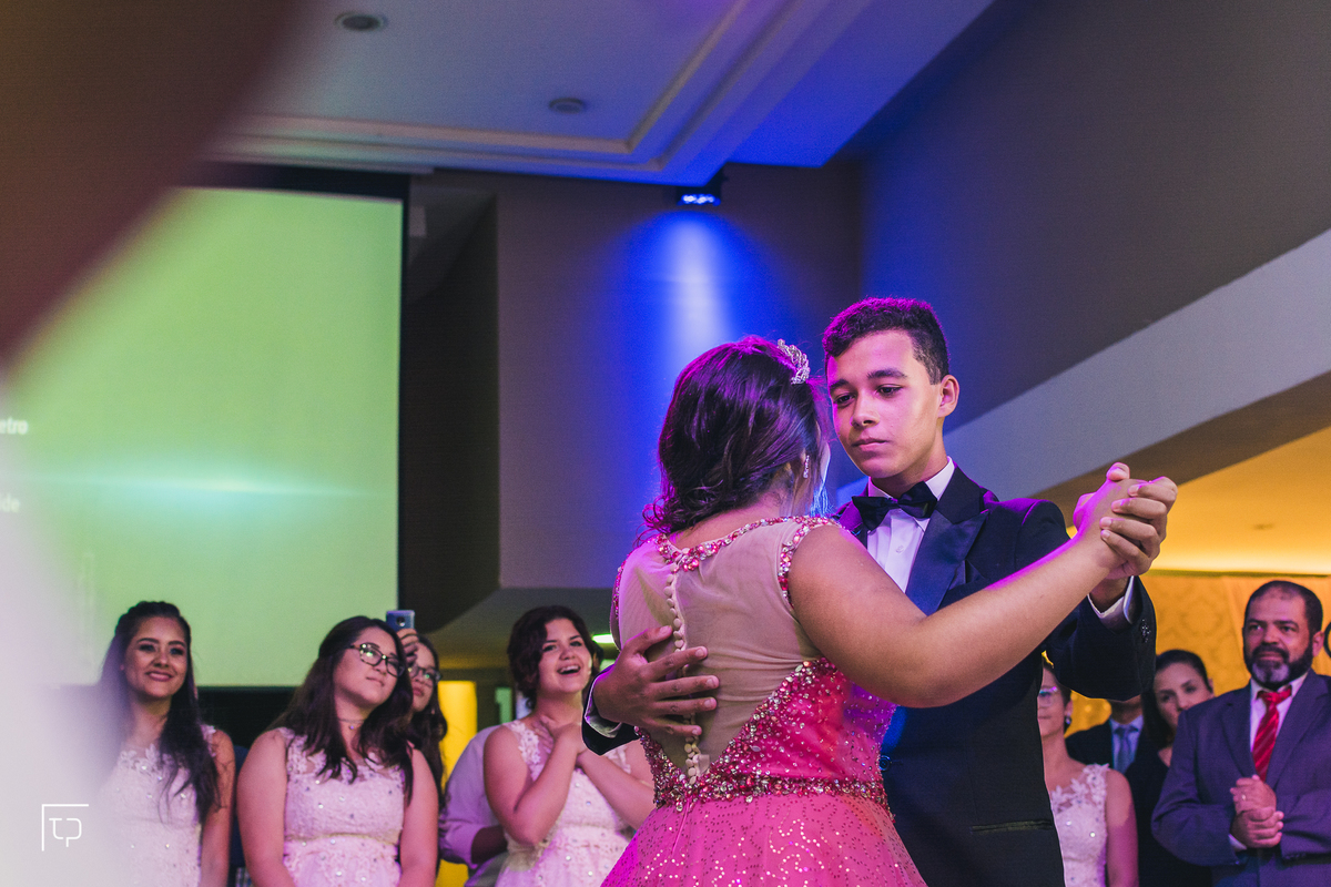 festa aniversario debutante 15 anos Buffet Mario em Santos | sonho de princesa valsa cerimonia vestido inspiracao ideias criatividade decoracao | fotografo em Guaruja Ton Prans Fotografia