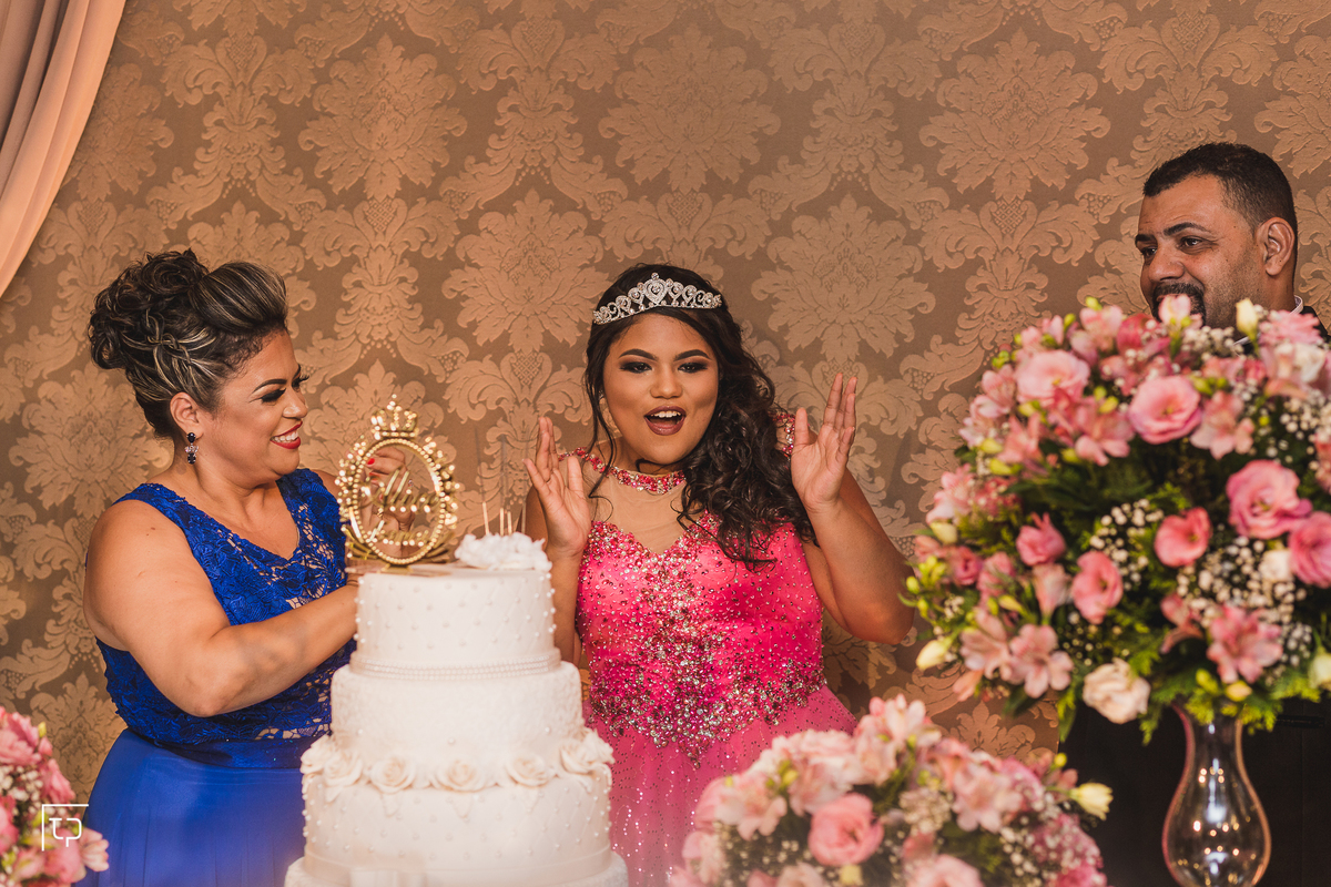 festa aniversario debutante 15 anos Buffet Mario em Santos | sonho de princesa valsa cerimonia vestido inspiracao ideias criatividade decoracao | fotografo em Guaruja Ton Prans Fotografia