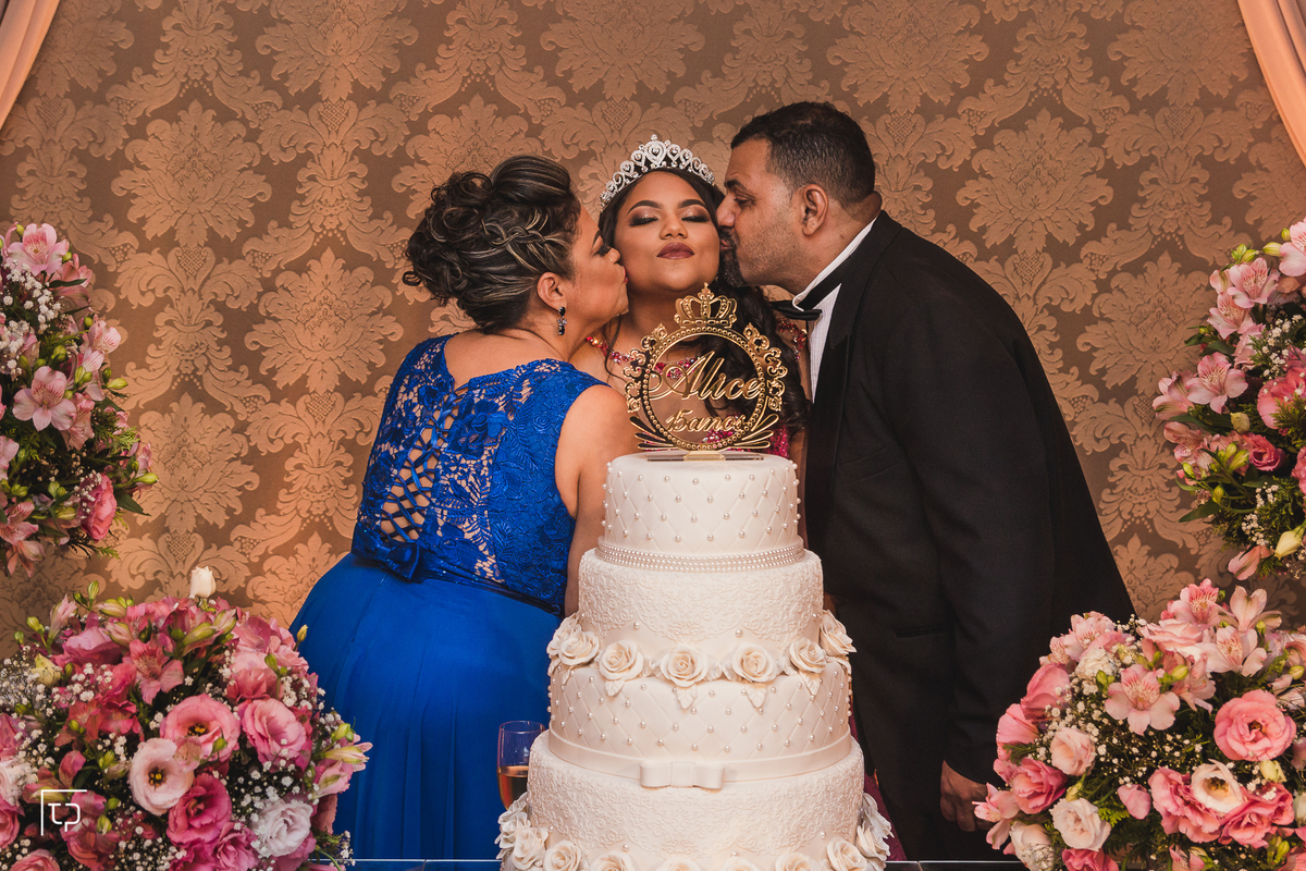 festa aniversario debutante 15 anos Buffet Mario em Santos | sonho de princesa valsa cerimonia vestido inspiracao ideias criatividade decoracao | fotografo em Guaruja Ton Prans Fotografia