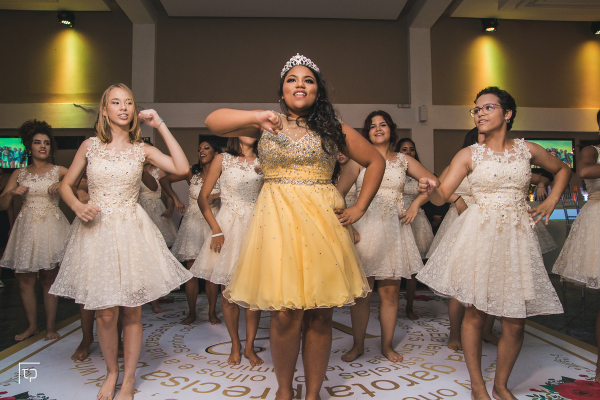 festa aniversario debutante 15 anos Buffet Mario em Santos | sonho de princesa valsa cerimonia vestido inspiracao ideias criatividade decoracao | fotografo em Guaruja Ton Prans Fotografia