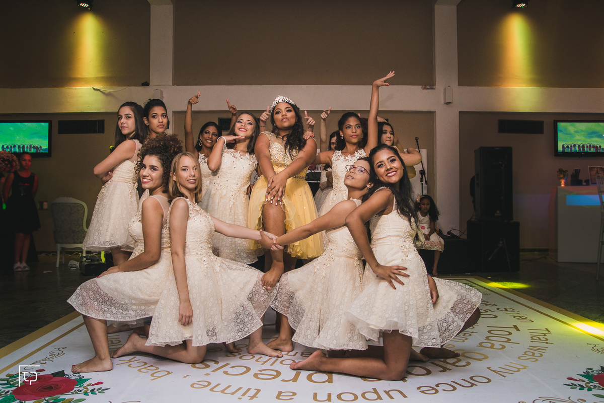 festa aniversario debutante 15 anos Buffet Mario em Santos | sonho de princesa valsa cerimonia vestido inspiracao ideias criatividade decoracao | fotografo em Guaruja Ton Prans Fotografia
