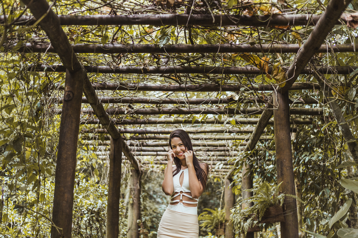 ensaio fotografico book debutante 15 anos na praia das Conchas e Iporanga | inspiracao ideias criatividade poses modelo | fotografo em Guaruja Ton Prans Fotografia