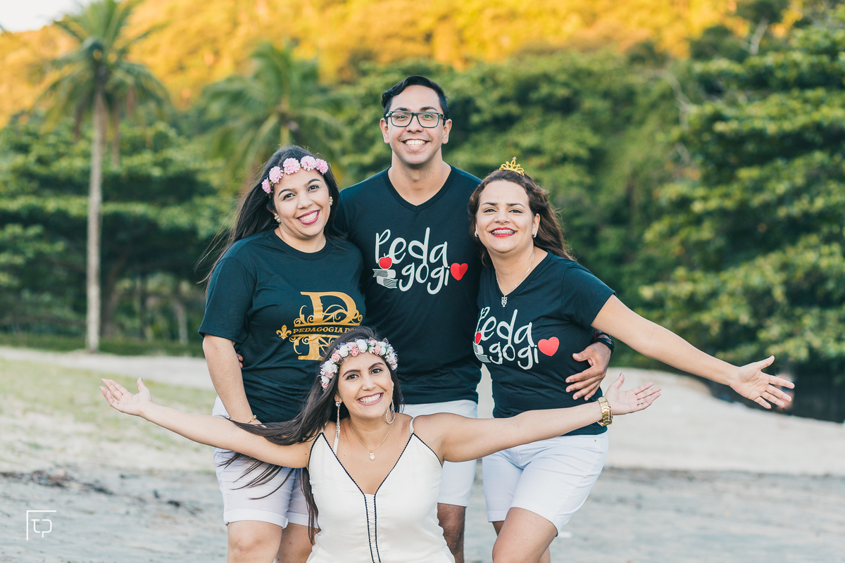 Ton Prans Fotografia | Ensaio Formatura Pedagogia Don Domenico FECLE Guarujá Faculdade Formandos Universidade  Universitário Festa Praia