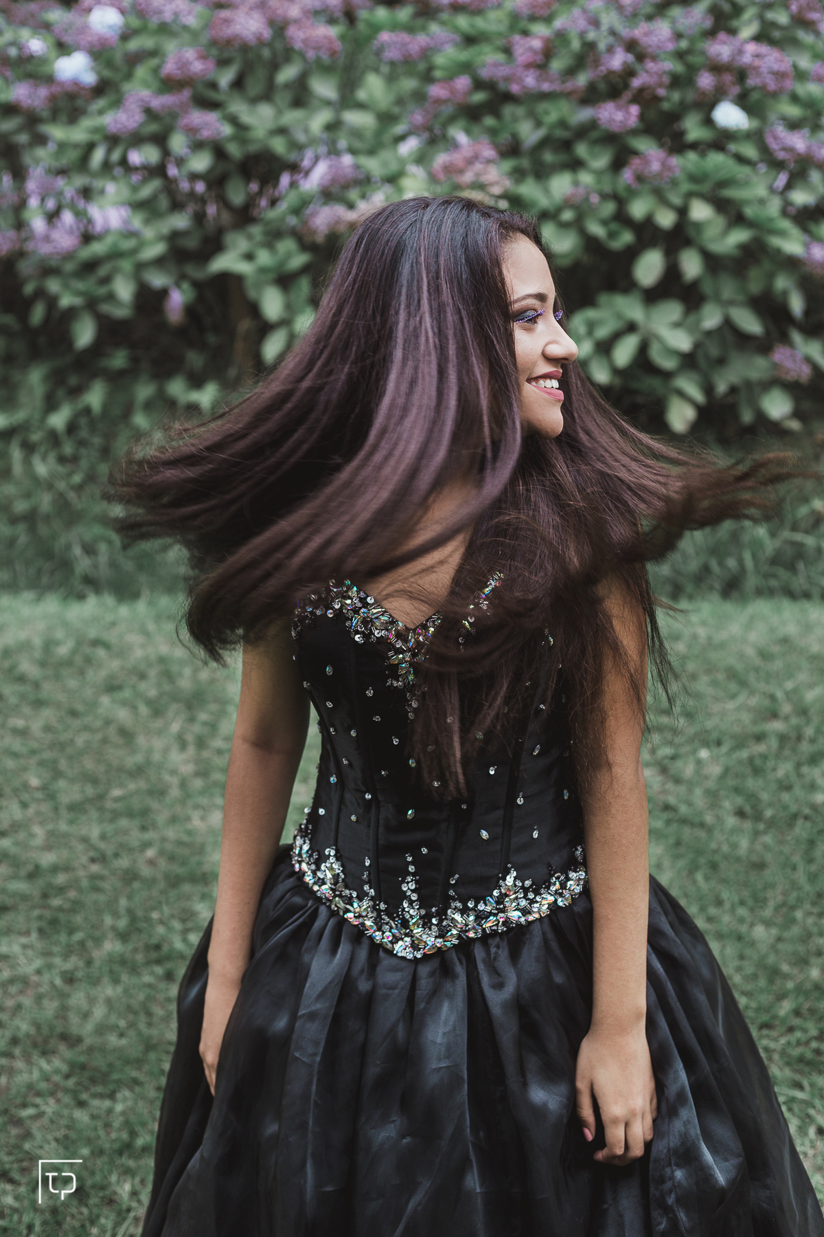 ensaio fotografico book debutante 15 anos Paranapiacaba em Santo Andre | inspiracao ideias criatividade poses modelo neblina trem trilho | fotografo em Guaruja Ton Prans Fotografia