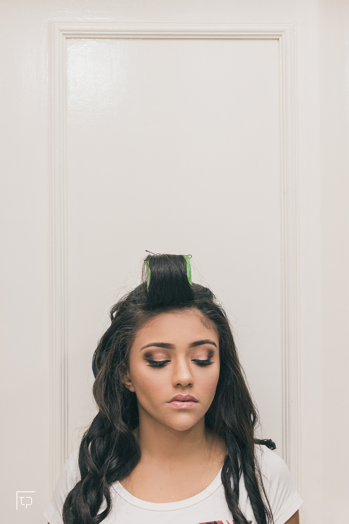 making of debutante 15 anos Ateliê Cíntia Sierpinski e Dani Lino | maquiagem makeup make delineado batom | fotografo em Guaruja Ton Prans Fotografia