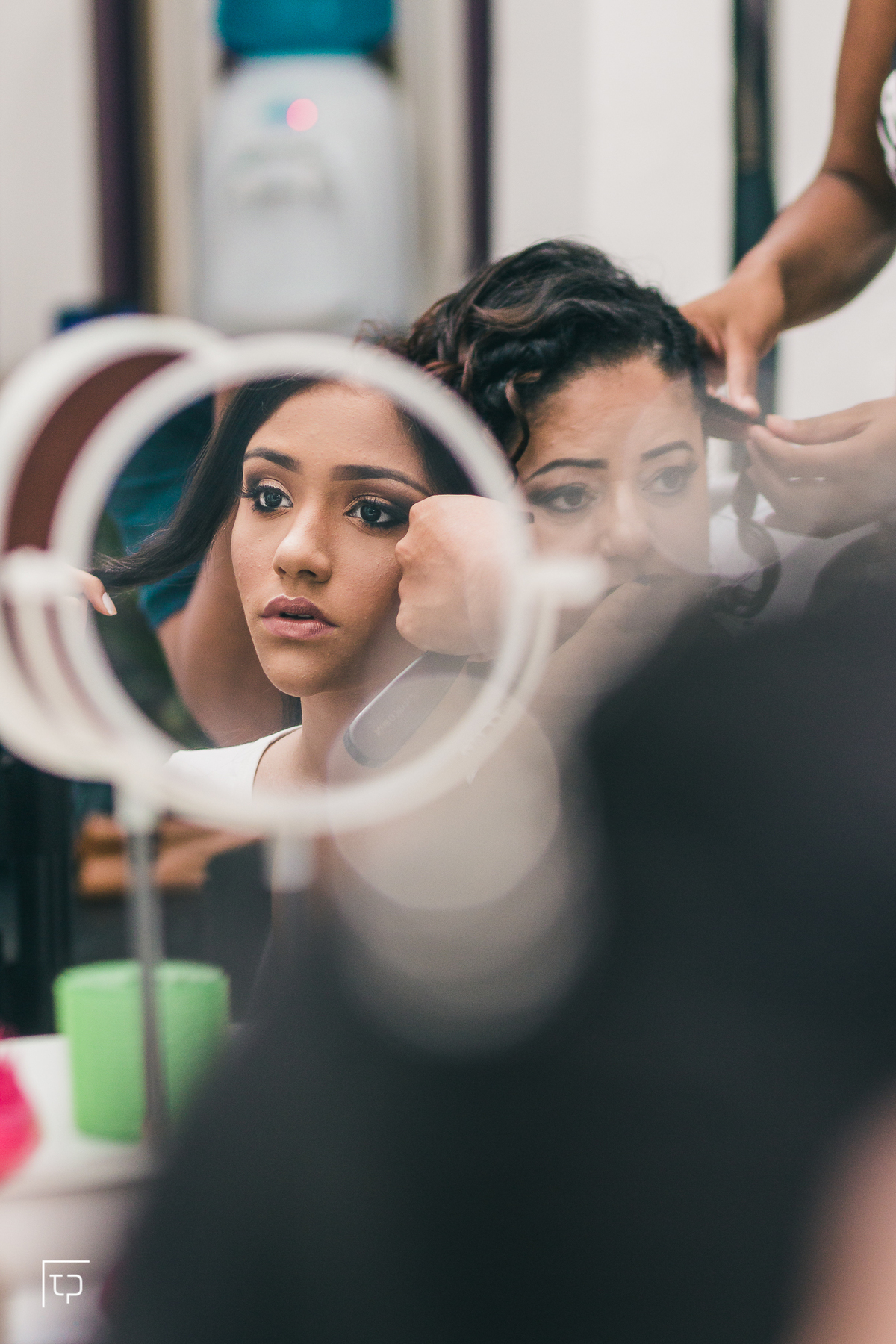 making of debutante 15 anos Ateliê Cíntia Sierpinski e Dani Lino | maquiagem makeup make delineado batom | fotografo em Guaruja Ton Prans Fotografia