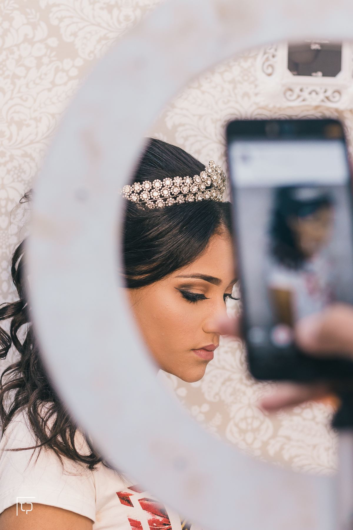 making of debutante 15 anos Ateliê Cíntia Sierpinski e Dani Lino | maquiagem makeup make delineado batom | fotografo em Guaruja Ton Prans Fotografia