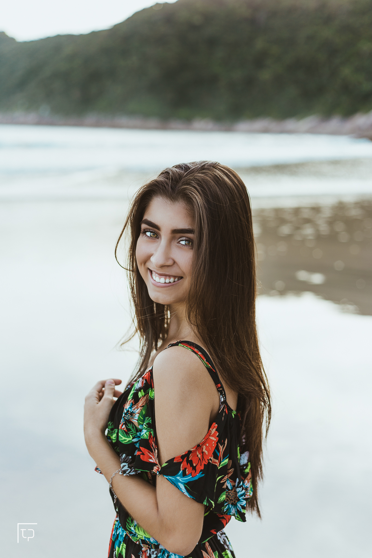 ensaio fotografico book debutante 15 anos na praia do guaiuba | inspiracao ideias criatividade poses modelo | fotografo em Guaruja Ton Prans Fotografia