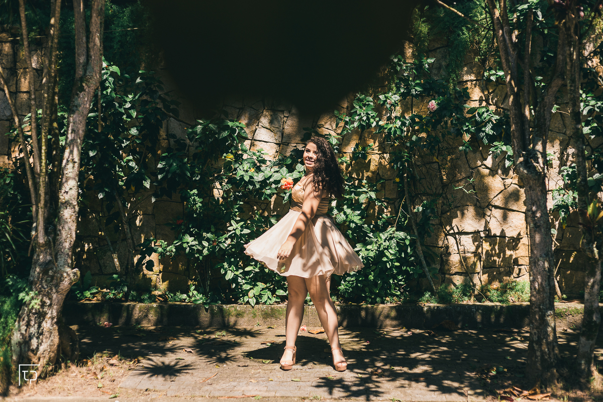 ensaio fotografico book debutante 15 anos na praia do guaiuba | inspiracao ideias criatividade poses modelo | fotografo em Guaruja Ton Prans Fotografia