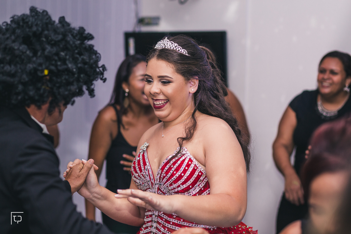 festa aniversario debutante 15 anos no Johnny Festas | sonho de princesa valsa cerimonia vestido inspiracao ideias criatividade decoracao | fotografo em Guaruja Ton Prans Fotografia