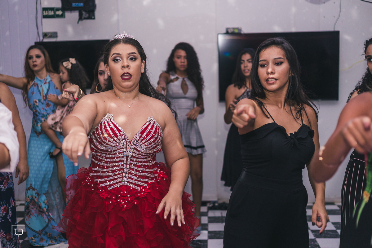 festa aniversario debutante 15 anos no Johnny Festas | sonho de princesa valsa cerimonia vestido inspiracao ideias criatividade decoracao | fotografo em Guaruja Ton Prans Fotografia