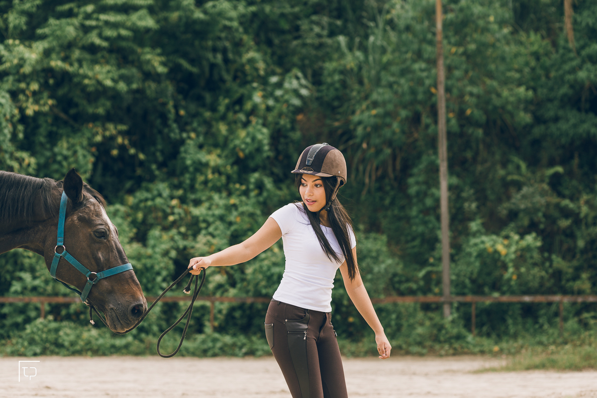 ensaio fotografico book debutante 15 anos no Centro Hipico Santista | cavalos estábulo montaria inspiracao ideias criatividade poses modelo | fotografo em Guaruja Ton Prans Fotografia