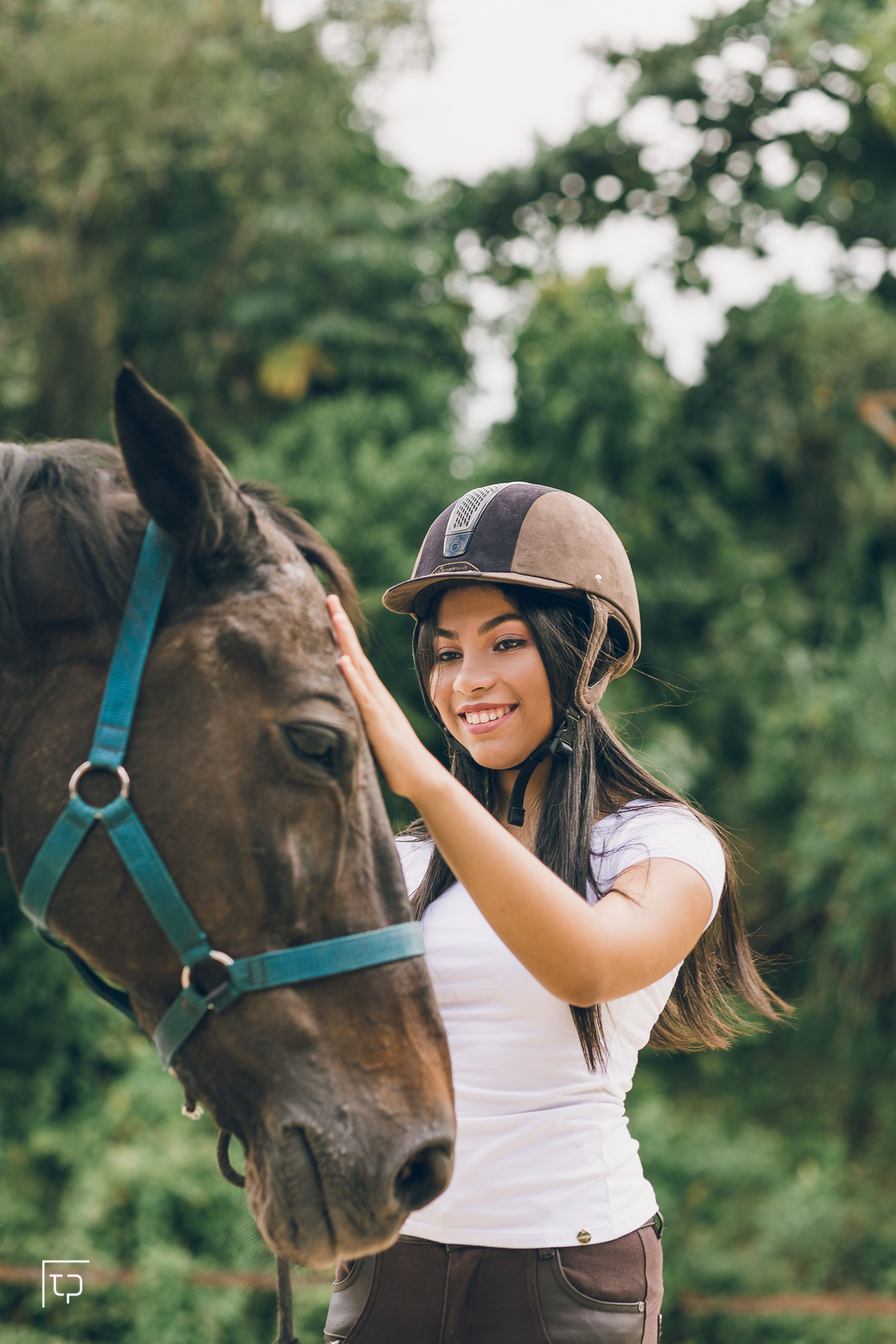 ensaio fotografico book debutante 15 anos no Centro Hipico Santista | cavalos estábulo montaria inspiracao ideias criatividade poses modelo | fotografo em Guaruja Ton Prans Fotografia
