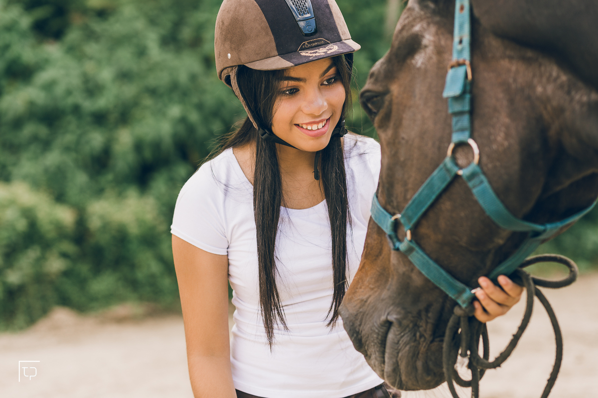 ensaio fotografico book debutante 15 anos no Centro Hipico Santista | cavalos estábulo montaria inspiracao ideias criatividade poses modelo | fotografo em Guaruja Ton Prans Fotografia
