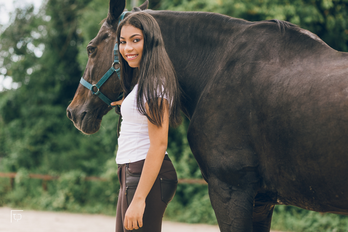 ensaio fotografico book debutante 15 anos no Centro Hipico Santista | cavalos estábulo montaria inspiracao ideias criatividade poses modelo | fotografo em Guaruja Ton Prans Fotografia