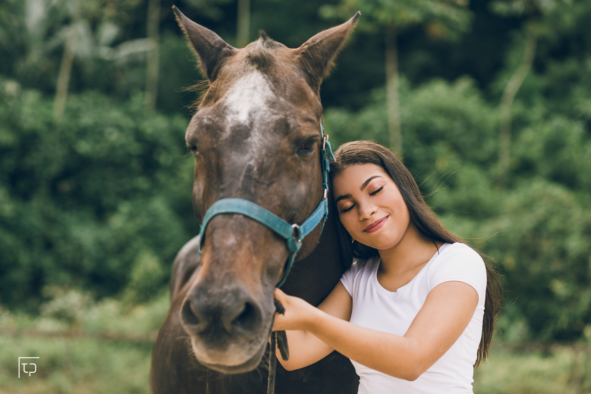 ensaio fotografico book debutante 15 anos no Centro Hipico Santista | cavalos estábulo montaria inspiracao ideias criatividade poses modelo | fotografo em Guaruja Ton Prans Fotografia