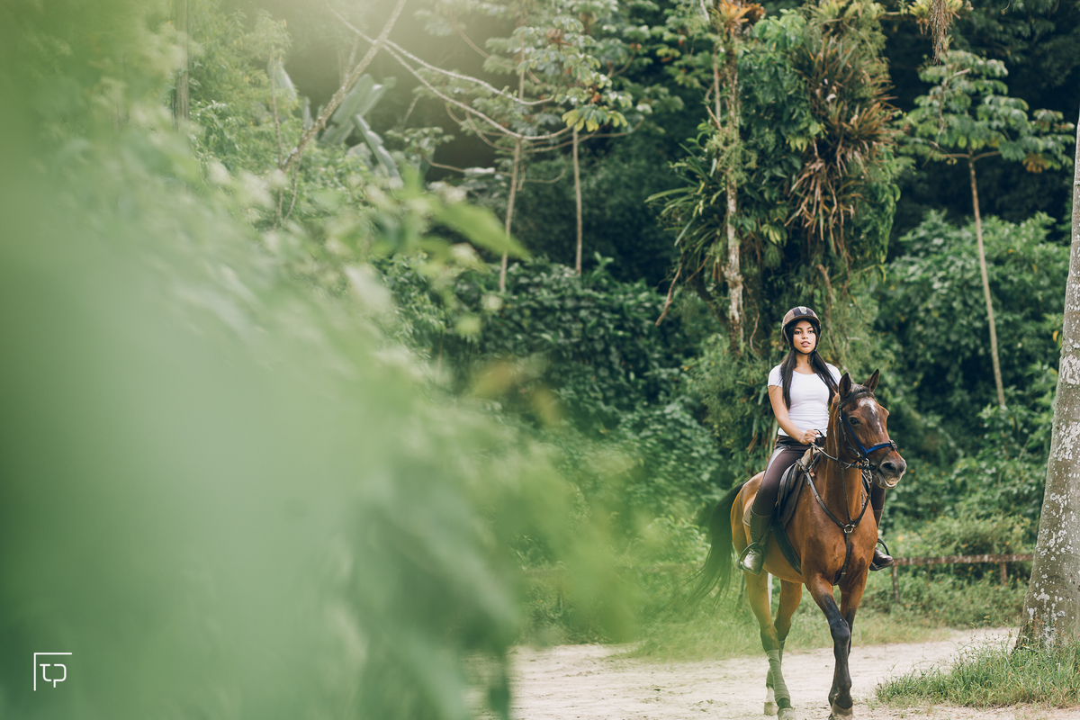 ensaio fotografico book debutante 15 anos no Centro Hipico Santista | cavalos estábulo montaria inspiracao ideias criatividade poses modelo | fotografo em Guaruja Ton Prans Fotografia