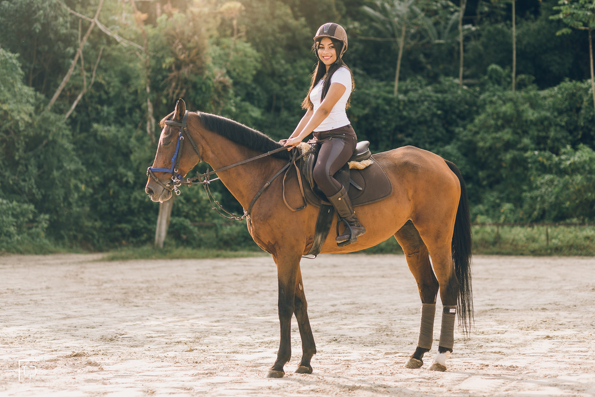 ensaio fotografico book debutante 15 anos no Centro Hipico Santista | cavalos estábulo montaria inspiracao ideias criatividade poses modelo | fotografo em Guaruja Ton Prans Fotografia