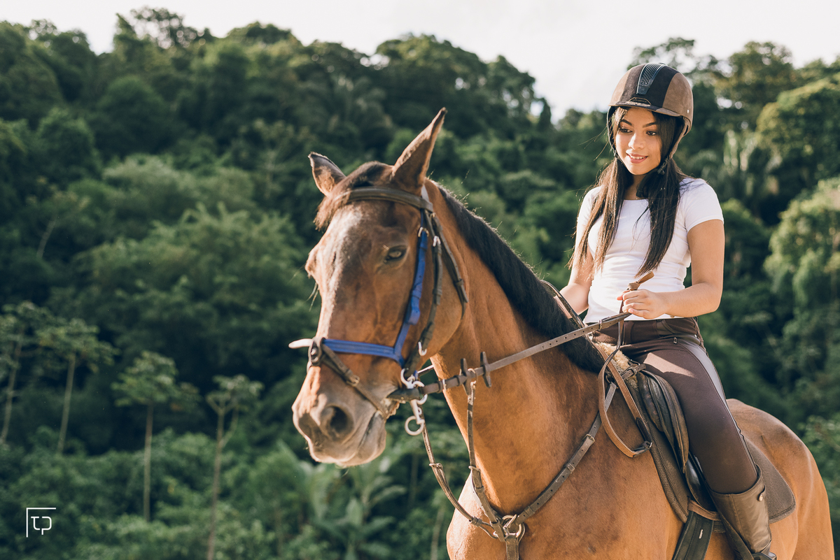 ensaio fotografico book debutante 15 anos no Centro Hipico Santista | cavalos estábulo montaria inspiracao ideias criatividade poses modelo | fotografo em Guaruja Ton Prans Fotografia