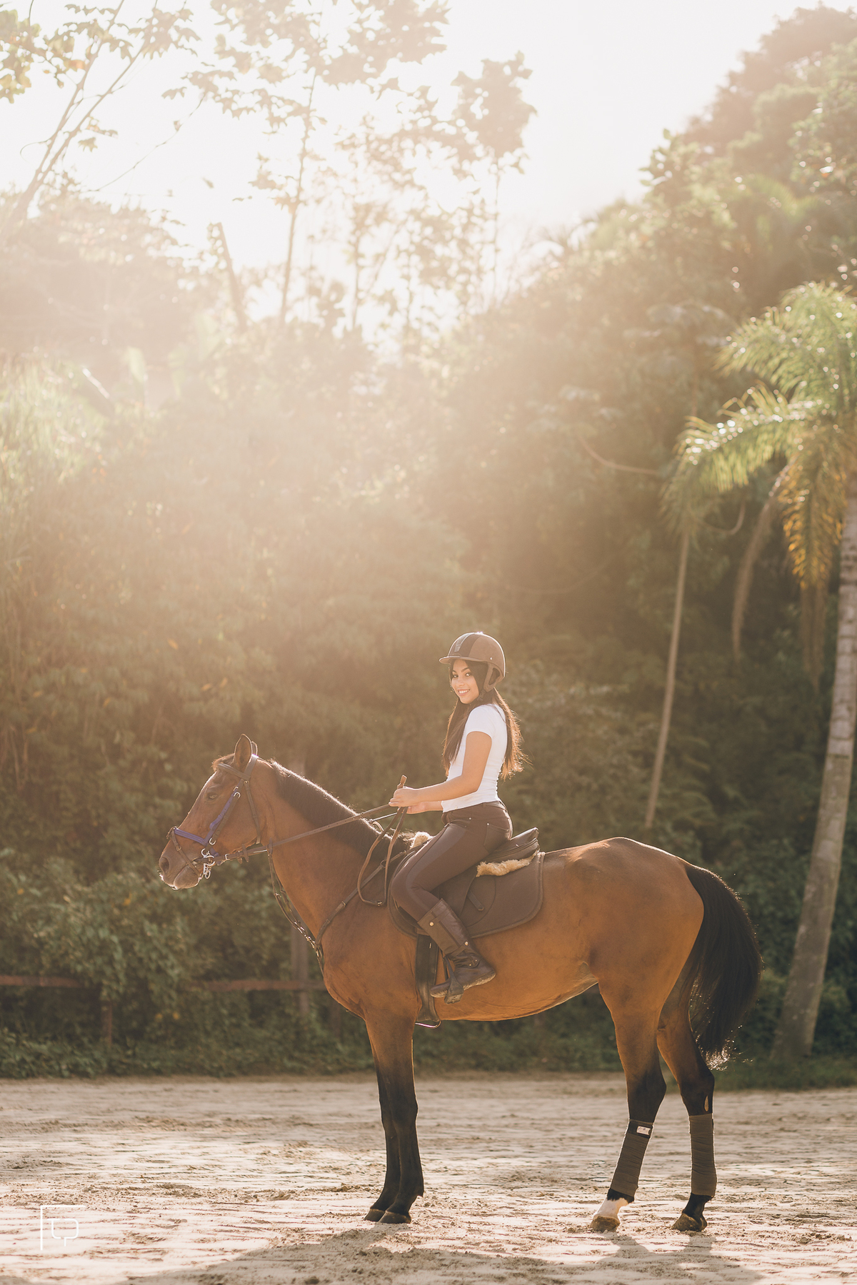 ensaio fotografico book debutante 15 anos no Centro Hipico Santista | cavalos estábulo montaria inspiracao ideias criatividade poses modelo | fotografo em Guaruja Ton Prans Fotografia