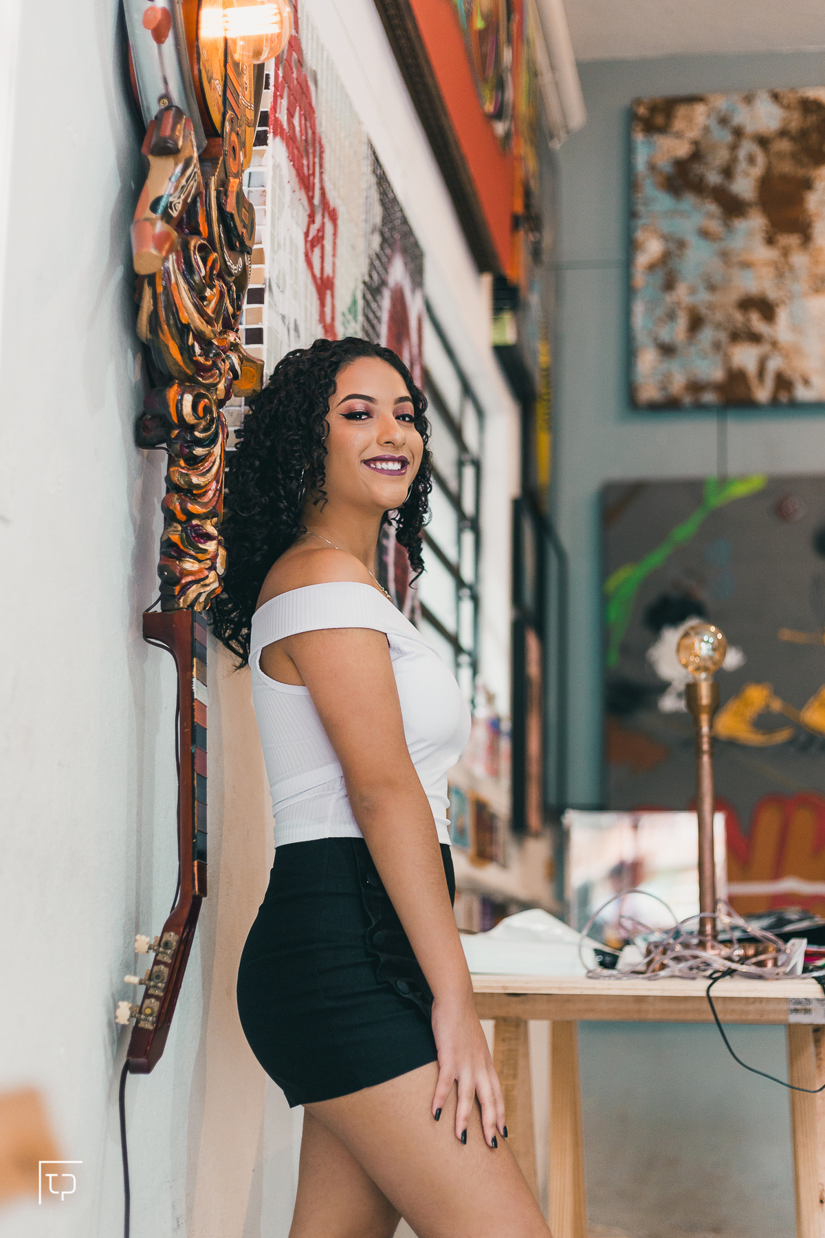 ensaio fotografico book debutante 15 anos beco do batman e avenida paulisa | grafite inspiracao ideias criatividade poses modelo | fotografo em Guaruja Ton Prans Fotografia