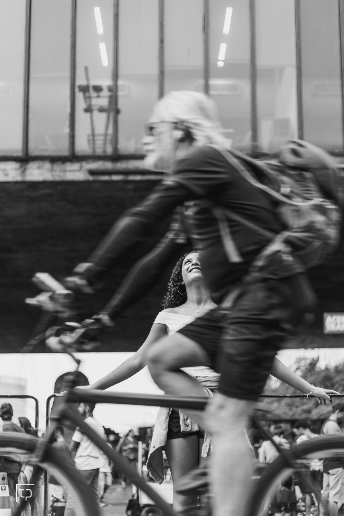 ensaio fotografico book debutante 15 anos beco do batman e avenida paulisa | inspiracao ideias criatividade poses modelo | fotografo em Guaruja Ton Prans Fotografia