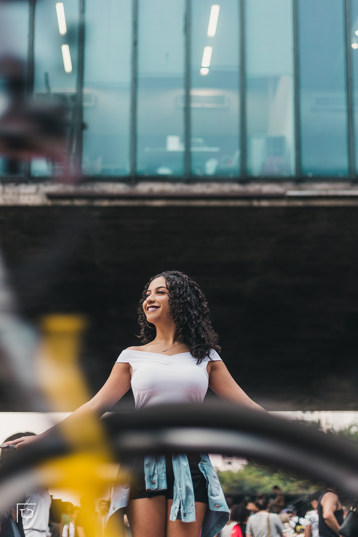 ensaio fotografico book debutante 15 anos beco do batman e avenida paulisa | inspiracao ideias criatividade poses modelo | fotografo em Guaruja Ton Prans Fotografia