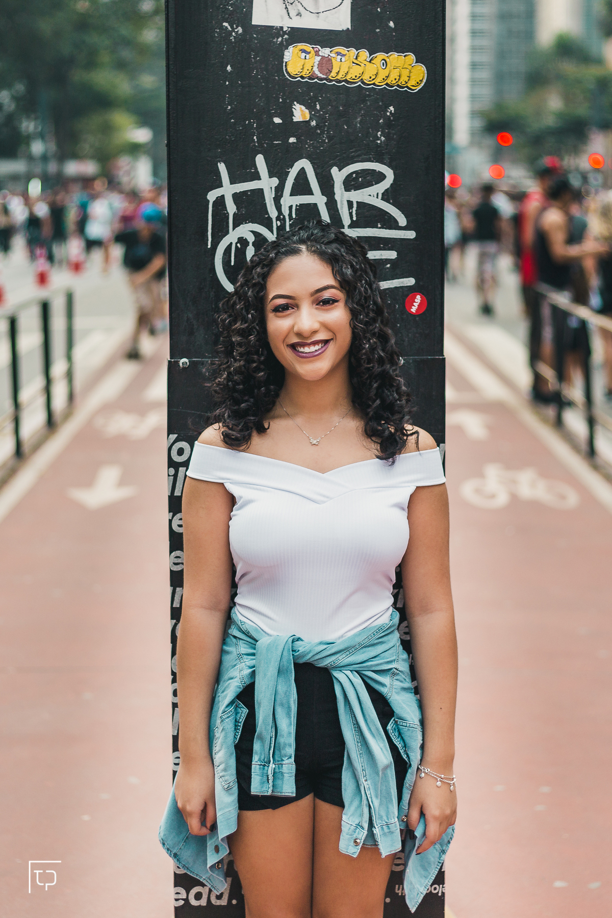 ensaio fotografico book debutante 15 anos beco do batman e avenida paulisa | inspiracao ideias criatividade poses modelo | fotografo em Guaruja Ton Prans Fotografia