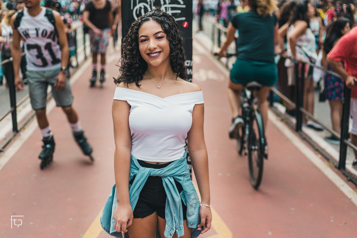 ensaio fotografico book debutante 15 anos beco do batman e avenida paulisa | inspiracao ideias criatividade poses modelo | fotografo em Guaruja Ton Prans Fotografia
