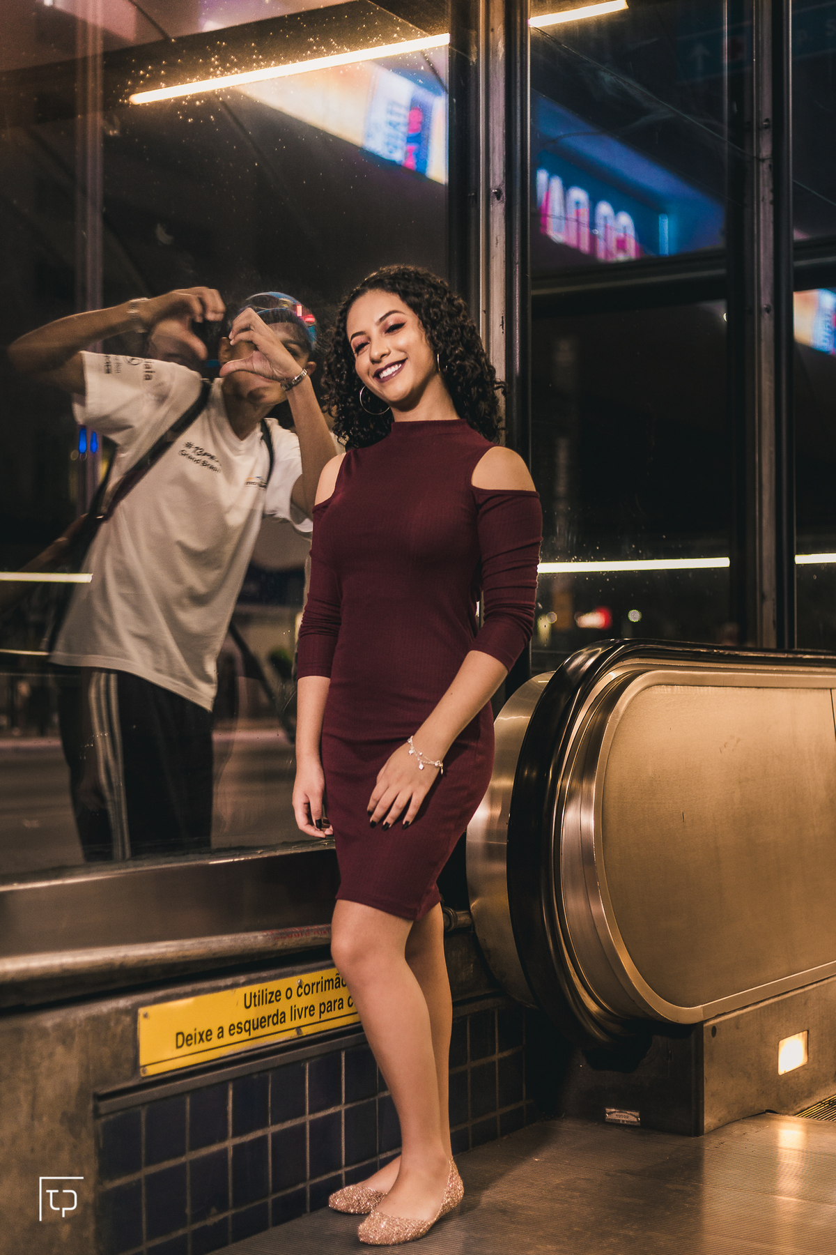 ensaio fotografico book debutante 15 anos beco do batman e avenida paulisa | inspiracao ideias criatividade poses modelo | fotografo em Guaruja Ton Prans Fotografia