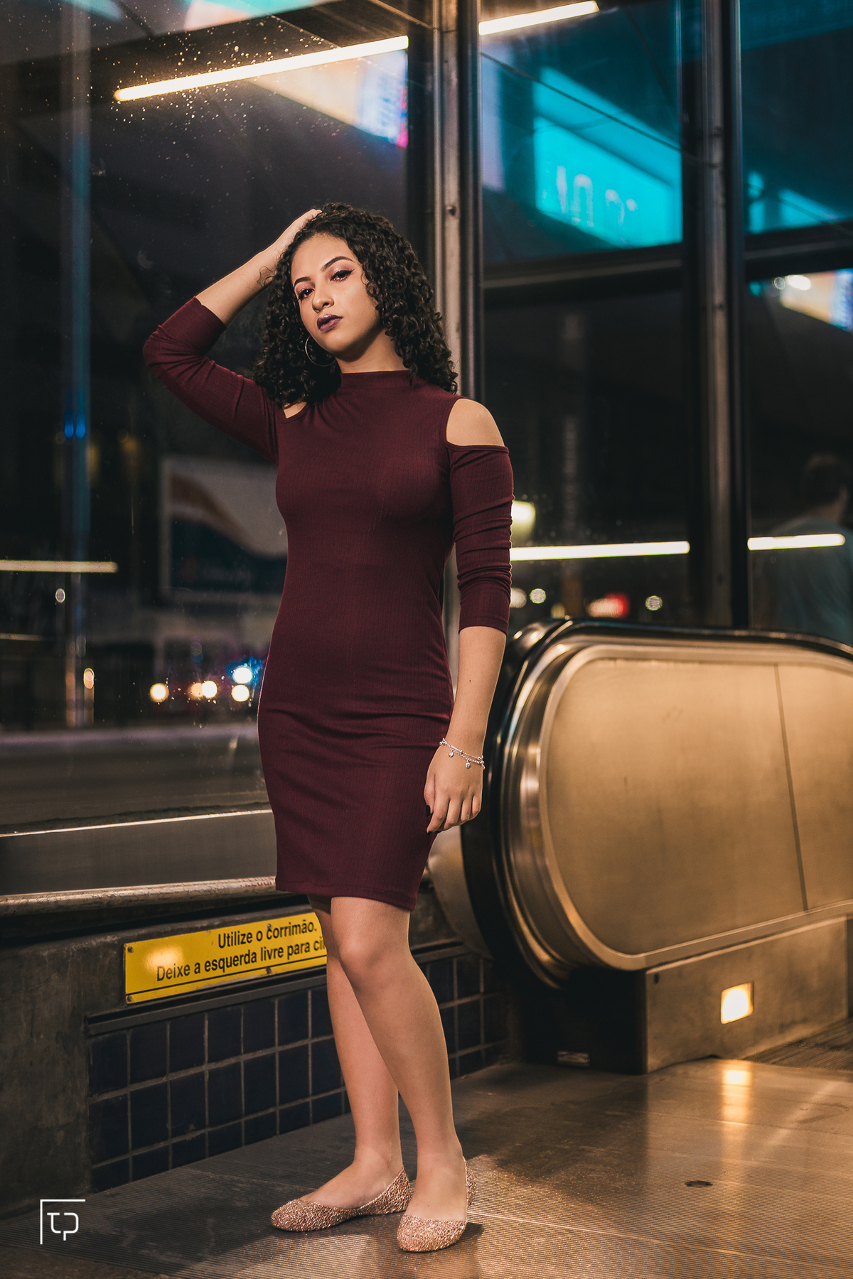 ensaio fotografico book debutante 15 anos beco do batman e avenida paulisa | inspiracao ideias criatividade poses modelo | fotografo em Guaruja Ton Prans Fotografia