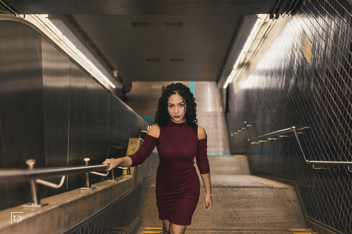 ensaio fotografico book debutante 15 anos beco do batman e avenida paulisa | inspiracao ideias criatividade poses modelo | fotografo em Guaruja Ton Prans Fotografia