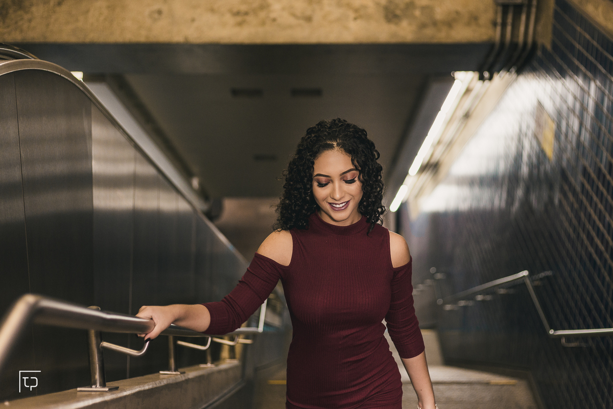 ensaio fotografico book debutante 15 anos beco do batman e avenida paulisa | inspiracao ideias criatividade poses modelo | fotografo em Guaruja Ton Prans Fotografia